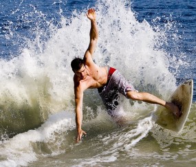 开云世界杯2026-王者之师的铁幕坠落，掘金如何用最强硬的姿态强行终结雷霆，而詹姆斯的高光演出为何难以复制