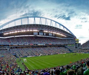 开云体育官网-奇迹之夜，法比尼奥扛起全队，莱比锡红牛翻盘瑞士的战术革命