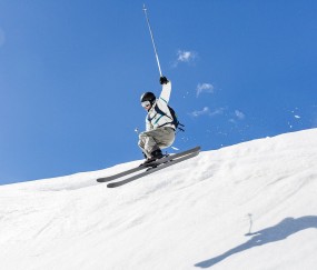 开云平台-皮克刷新纪录之夜，美国资本轻取曼联背后的足坛变局